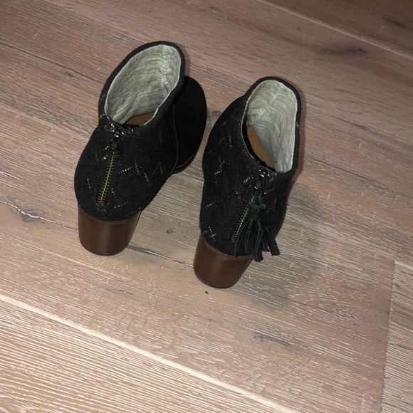 TOMS - Picture 3 of 4